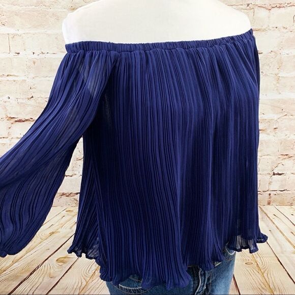 Lush accordion off the shoulder top - Picture 2 of 6